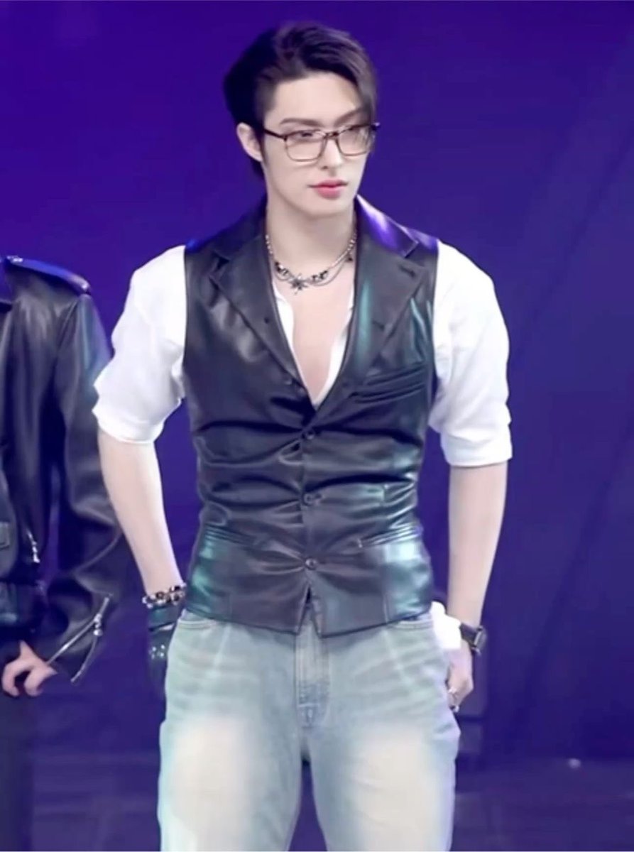 yungisholic's tweet photo. i would never forget this outfit… https://t.co/zwvwDljLjt