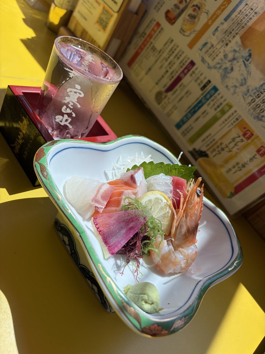 nyanta_2121's tweet photo. ラストですかね？笑
刺身6種盛り
喜多屋の日本酒
#羽田空港
#喜水丸 https://t.co/77PHCRE76r