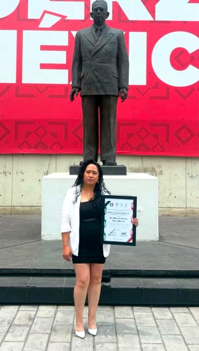SMI_Nacional_'s tweet photo. 🎓 Felicitamos a la Ing. María de Lourdes Galicia (egresada de ESIA Zacatenco) @IPN_MX por obtener el Premio Nacional de Ingeniería 2026 en la categoría Excelencia Académica. 🏅
Entregado por la Dip. @fuensantaGuerr4 y el @DRJMM_ , Presidente Nacional de la SMI.
#OrgulloSMI https://t.co/MONKavALbv