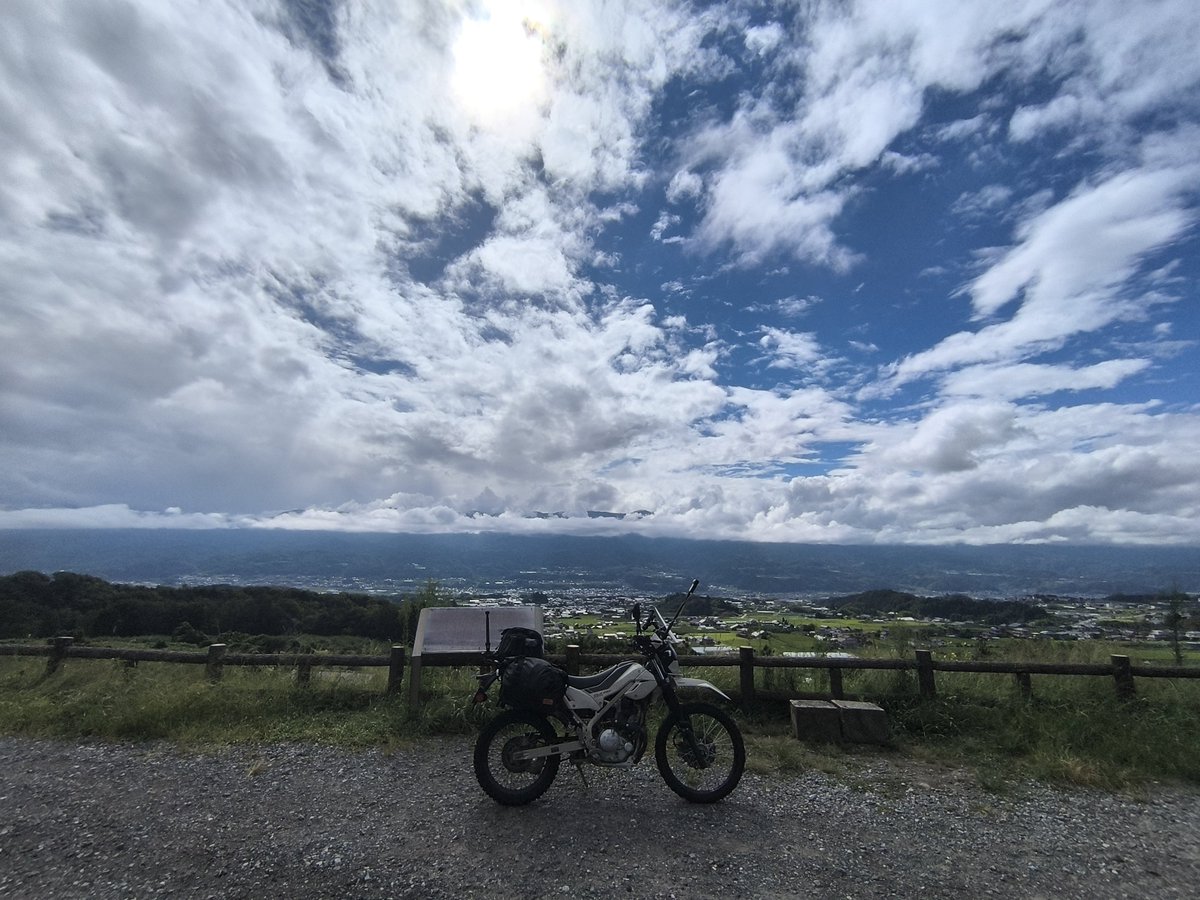 FireRinosuke's tweet photo. カッパ着用ツーリング。雨のおかげて涼しくてカッパ着てても何とか走れてます。ハーモニックロードから天空の池へ。天空の池は雲の中っぽく景色はなんも見えませなんだ（笑）　#信州ツーリング　#ハーモニックロード　#天空の池 https://t.co/zjFEmUfwFc