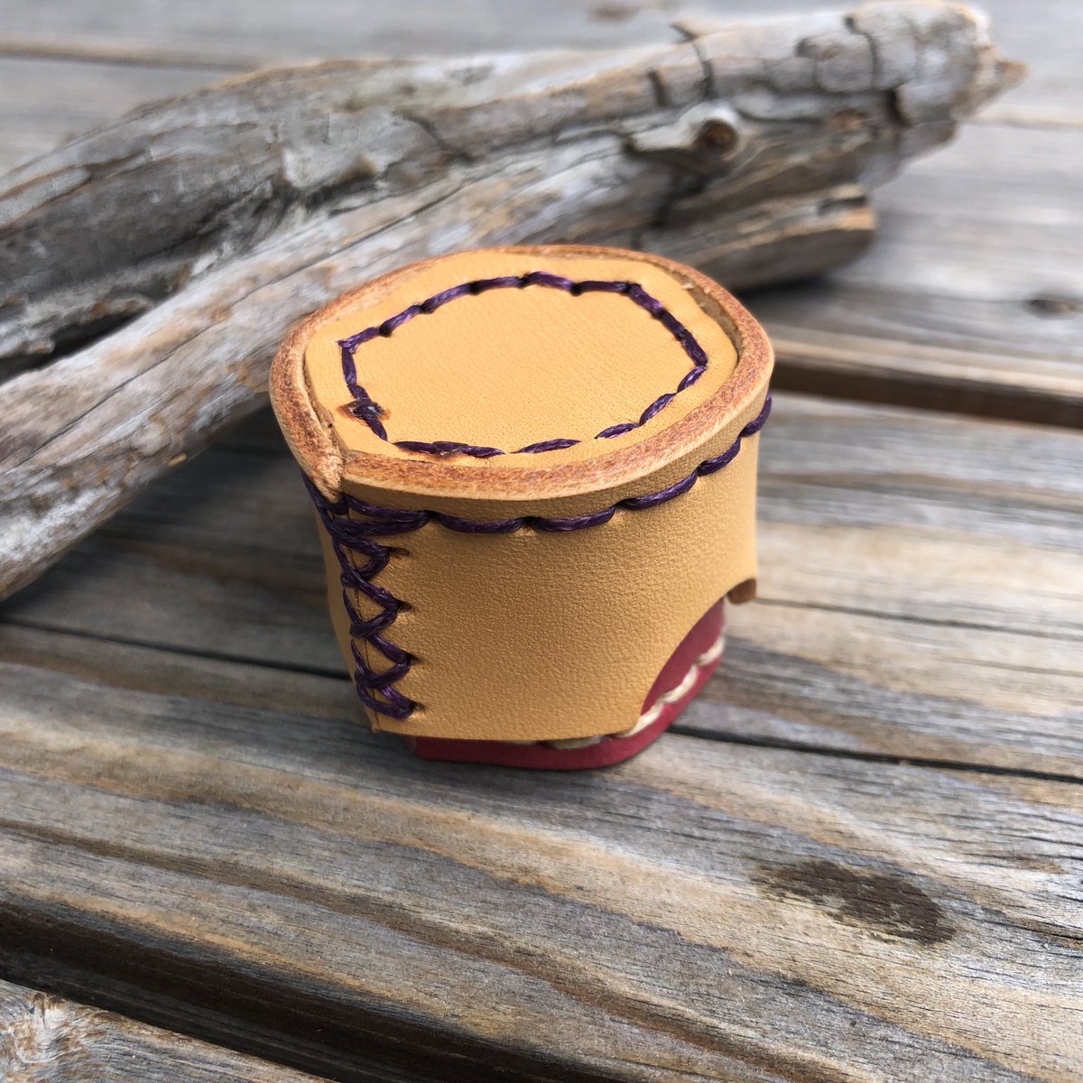 CrafterItoshi's tweet photo. チョークケースのオーダーです✨
ありがとうございます😊
カムイ"Roku"専用のケースになります！
お好きな色で製作できます✨
こんなデザインにしたい‼︎など
ぜひご相談ください🙌
#crafter_itoshi  #レザークラフト #ビリヤード #チョークケース https://t.co/Ae5NEcyrQA