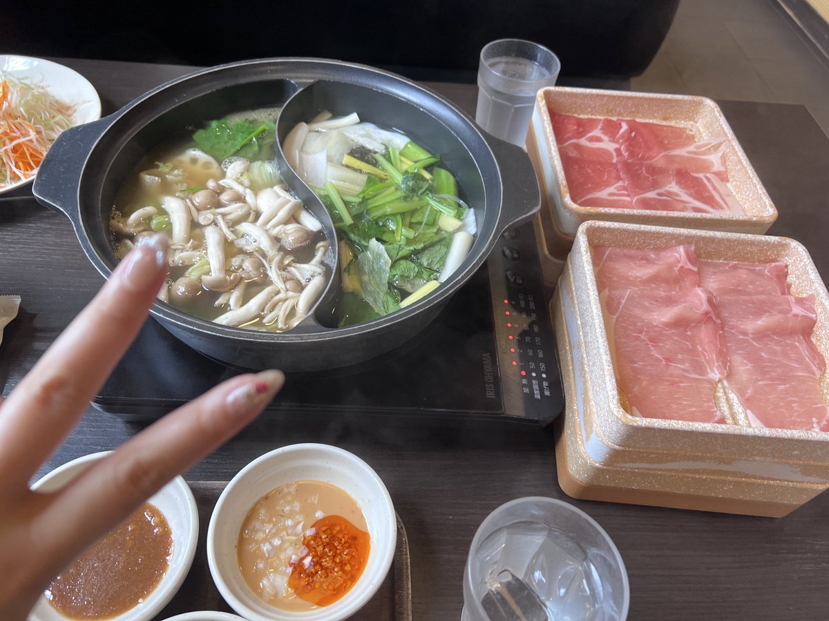 meremarble's tweet photo. 久しぶりに
えみゅさんとしゃぶ葉✌️ https://t.co/m6JUTyj1yI