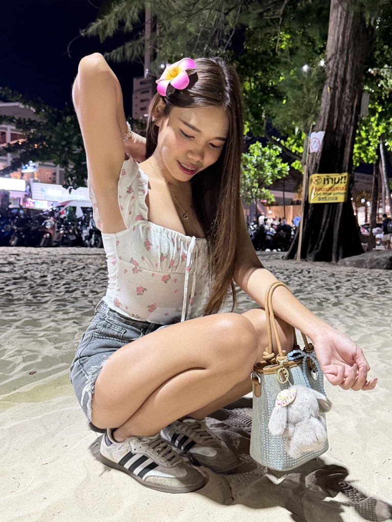 MichelleRosiee's tweet photo. @yesicam4g Come for the cuteness, stay for the tease 😘✨ https://t.co/m1vvQ8Afrh