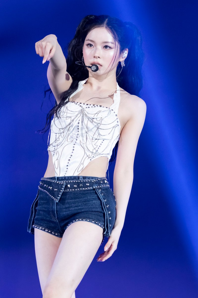 Kkorepo's tweet photo. 「イベントレポ」日本デビューを控える #NMIXX、東京公演でヒット曲「Blue Valentine」日本語バージョンを初披露！11月・12月には日本デビューショーケースライブの開催も決定！
🔗https://t.co/uBwbk9BymJ https://t.co/5qKc9ObFBQ