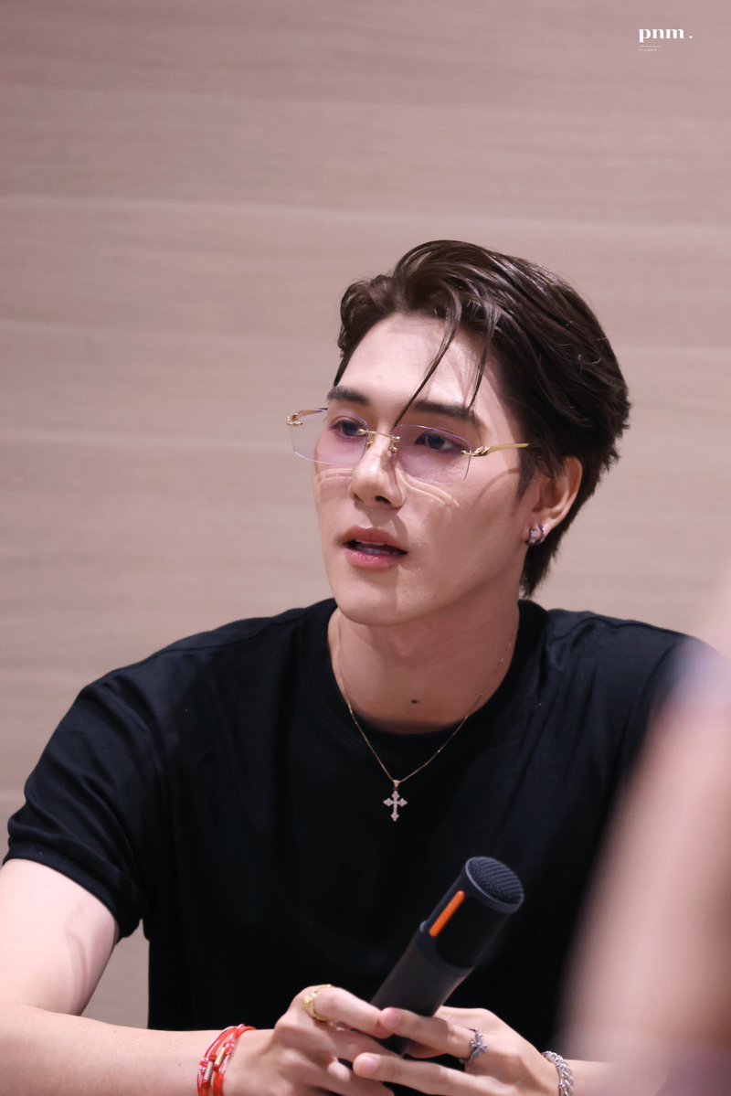 mlsknnsn's tweet photo. หล่ออันตราย                   สวยพิฆาต https://t.co/gnJ3S9egVG