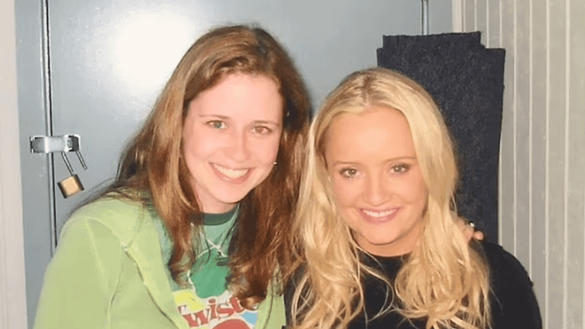 ladbible's tweet photo. The Office US star Jenna Fischer sends sweet message of support to Lucy Davis after incurable cancer diagnosis https://t.co/pEtSYSImDH https://t.co/zIrAEVTYml