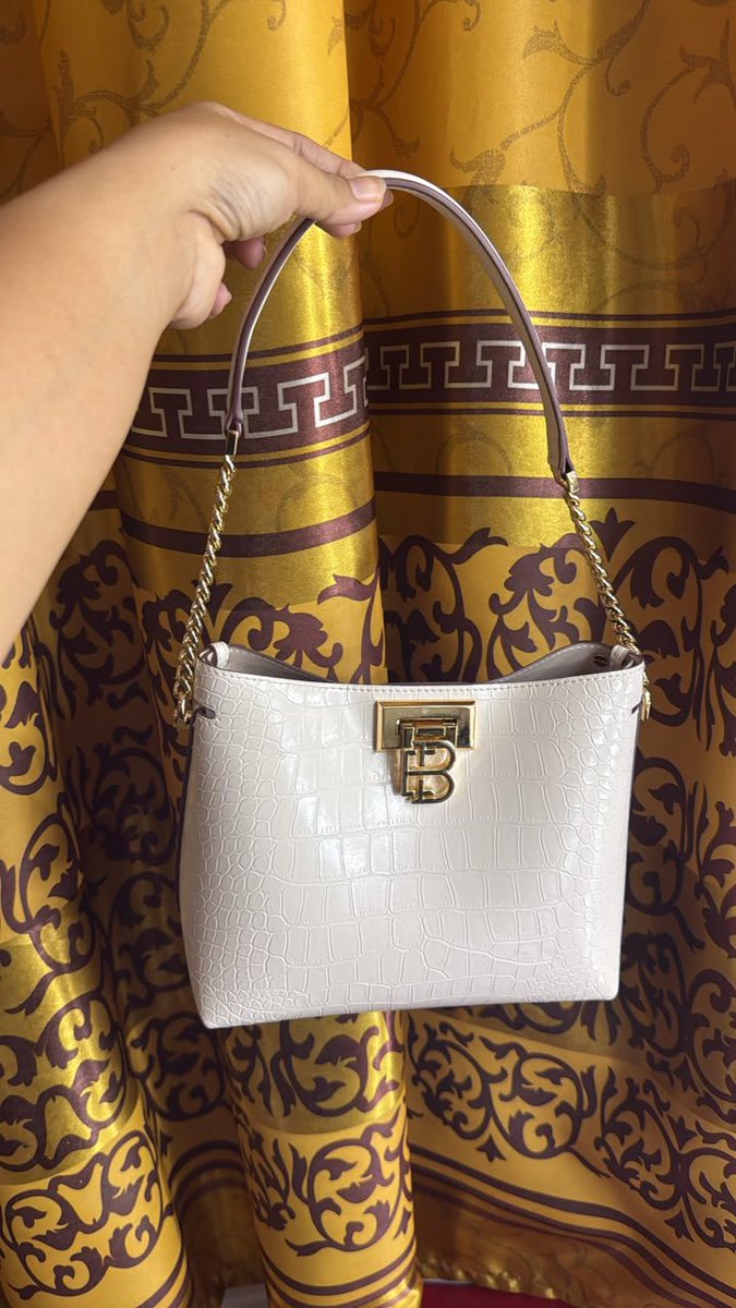 cozyfreshh's tweet photo. hii guys ak mau preloved tas yg udh ga kepakee, dm/komen aja buatt pricenyaa, thankyouu https://t.co/vz6yAZCHB0