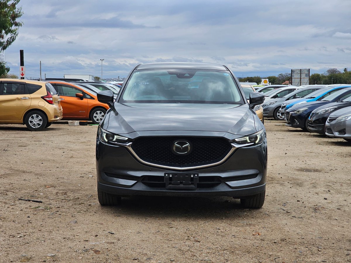MaccyMakonese's tweet photo. mazda cx5
2017 model
Immaculate condition
low mileage
diesel engine automatic
push start button
reverse camera
steering controls
semi leather interior
good ground clearance
heated seats
10.5k buying price
duty is usd only https://t.co/GSfmGsFGEj