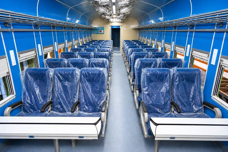 PIB_India's tweet photo. 🔸Rail Coach Factory, Kapurthala to roll out first Rake of LHB Coaches for Bangladesh Railway.

🔸The coaches have been specially customised to meet the operational and passenger requirements of Bangladesh Railway. 

🔸The seating arrangement incorporates specially designed reclining chairs with stainless steel armrests and stainless steel footrests, offering multiple reclining positions for enhanced passenger comfort.

🔗https://t.co/9TV7yrIARE

@RailMinIndia #RCFKapurthala