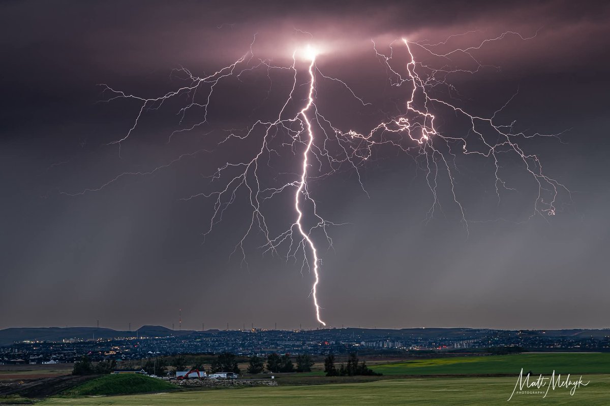 melnyk_photos's tweet photo. Epic CGs in #yyc on August 11th!  @teamdomcanada @weathernetwork #abstorm https://t.co/9TKtfRHR8O