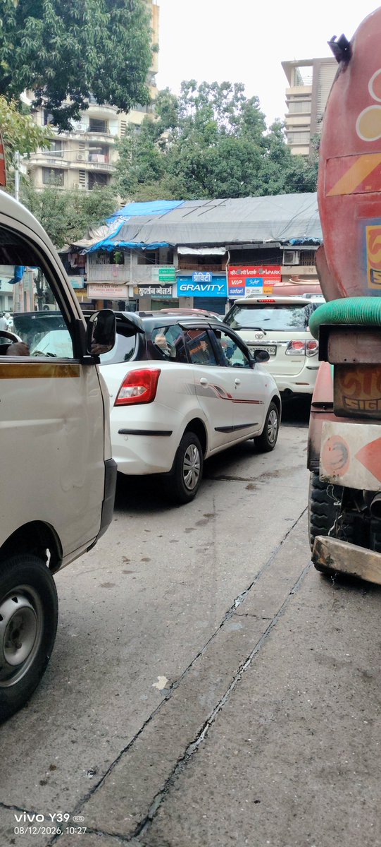 kenish_007's tweet photo. @mybmcWardN @ParagShahBJP @MCGM_BMC 
Request you to install signals on ghatkopar East and West bridge as very heavy traffic due to which we reach late in office https://t.co/wDDgL1Wds7