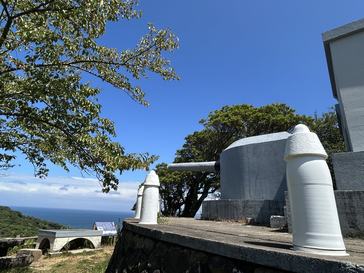 ghv00hd's tweet photo. 福津市　大峰山の山頂
日本海海戦記念碑
この裏側には模造の大砲が海に向かってある

山頂のすぐ下にある
東郷平八郎を祀る東郷神社

津屋崎の街並み https://t.co/iB1OrOrbS7