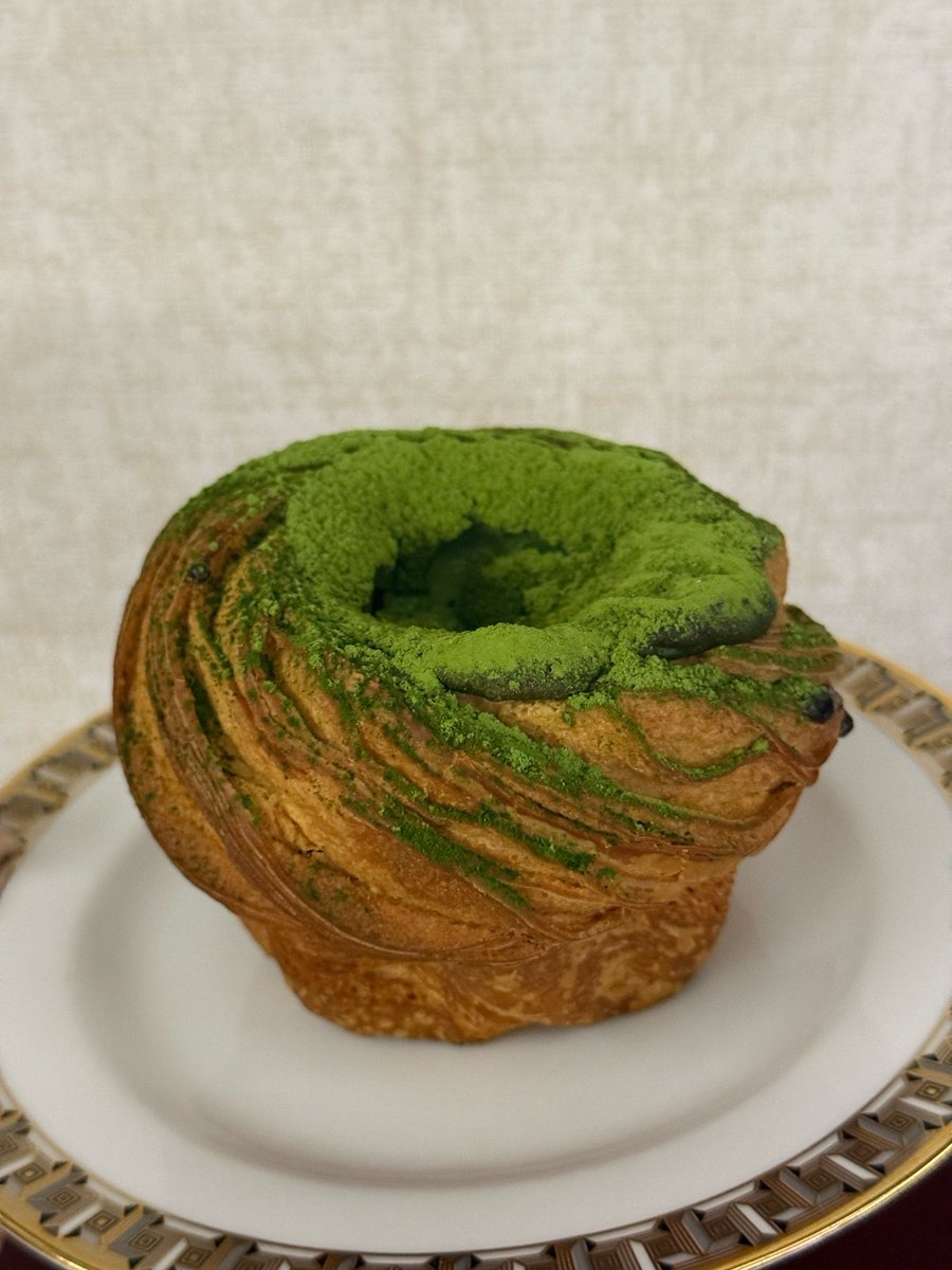 SofiCosta10's tweet photo. Just had the most buttery matcha croissant at the new downtown bakery—flaky layers that melt in your mouth and the perfect umami sweetness. 10/10 would come back for another round this weekend! https://t.co/aDN1O7G3Ny