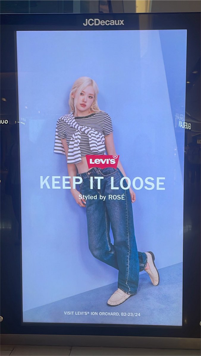 filmrosiee's tweet photo. everywhere i go i meet my wife 😼 https://t.co/cDwRPLfG2h