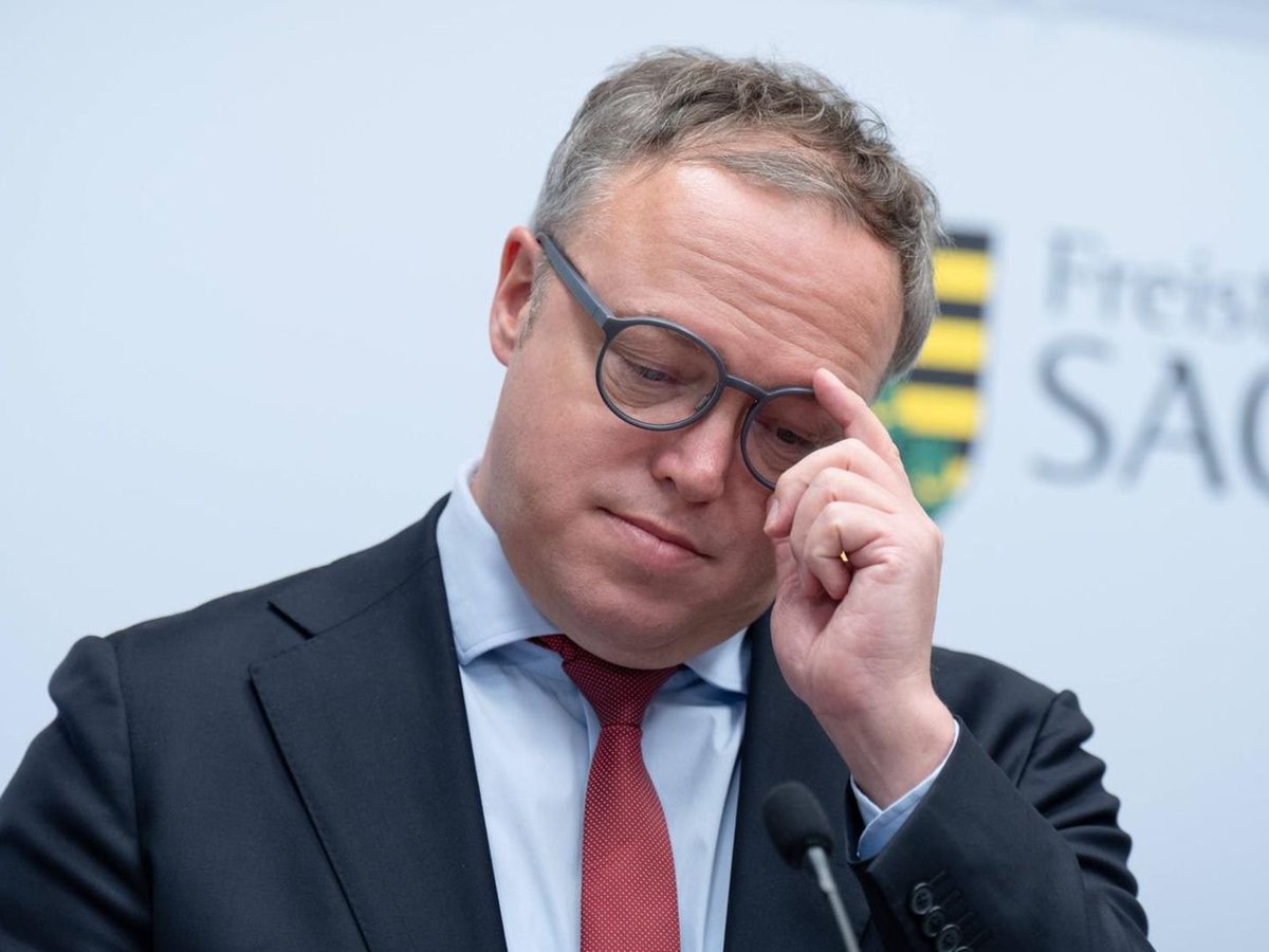 Spreebabylon's tweet photo. Lieber Hochstapler Mario Voigt, 

nur mal so beiläufig erwähnt:
"Eine vorsätzliche falsche Versicherung an Eides statt wird nach § 156 des deutschen Strafgesetzbuches (StGB) mit einer Freiheitsstrafe bis zu drei Jahren oder mit Geldstrafe bestraft."

Ist kriminelle Energie eigentlich Pflicht um der CDU beizutreten oder ist es nur ein Nebenprodukt der politischen Tätigkeit?