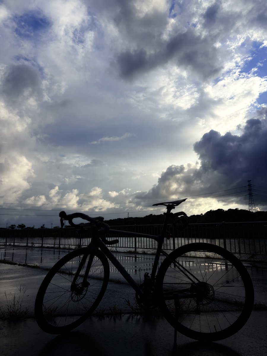 DENDEN_2995's tweet photo. 朝は土砂降りだけど4時くらいから晴れて自転車乗ってきました！5時くらいに写真撮ったけどまだ明るい！！ベストショット4枚です https://t.co/OPjZ92zmv9