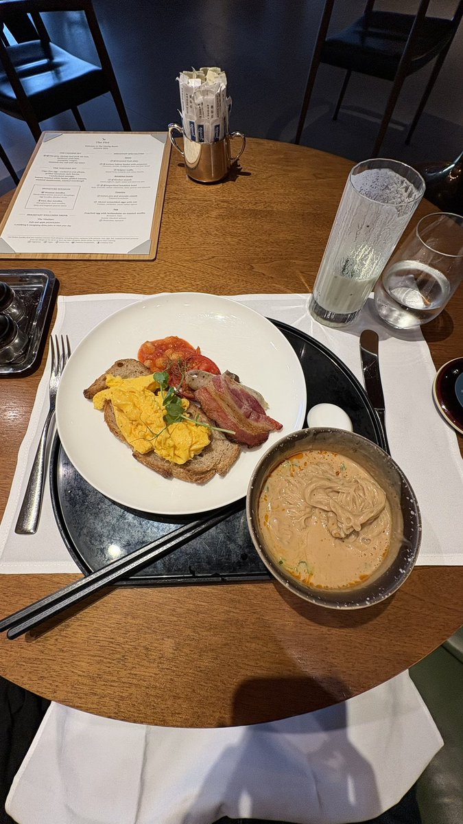 FrequentFlyerEN's tweet photo. The absolutely stunning pier first class lounge from Cathay Pacfic - a heaven of tranquility at HKG. Amazing food restaurant, very relaxing showers and some amazing apron views make it one of the best oneworld Emerald lounges out there!
#hkg #lounge #thepier #cathay #oneworld https://t.co/sRB8EqrzVu