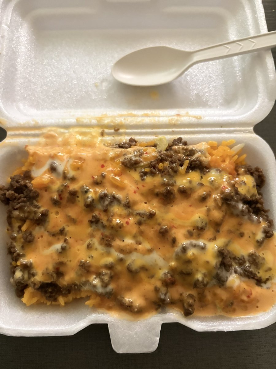 seanphiled's tweet photo. GURL WDYM ₱60 LANG TONG SHAWARMA RICE NA TO ??? IN THIS ECONOMY?!?!??? IT’S SO YUM PA WARAHEL 🥹😭❤️ #foodtwt #pataygutomtwt #kainpotayoteamryzza https://t.co/s6h2wqJwy3