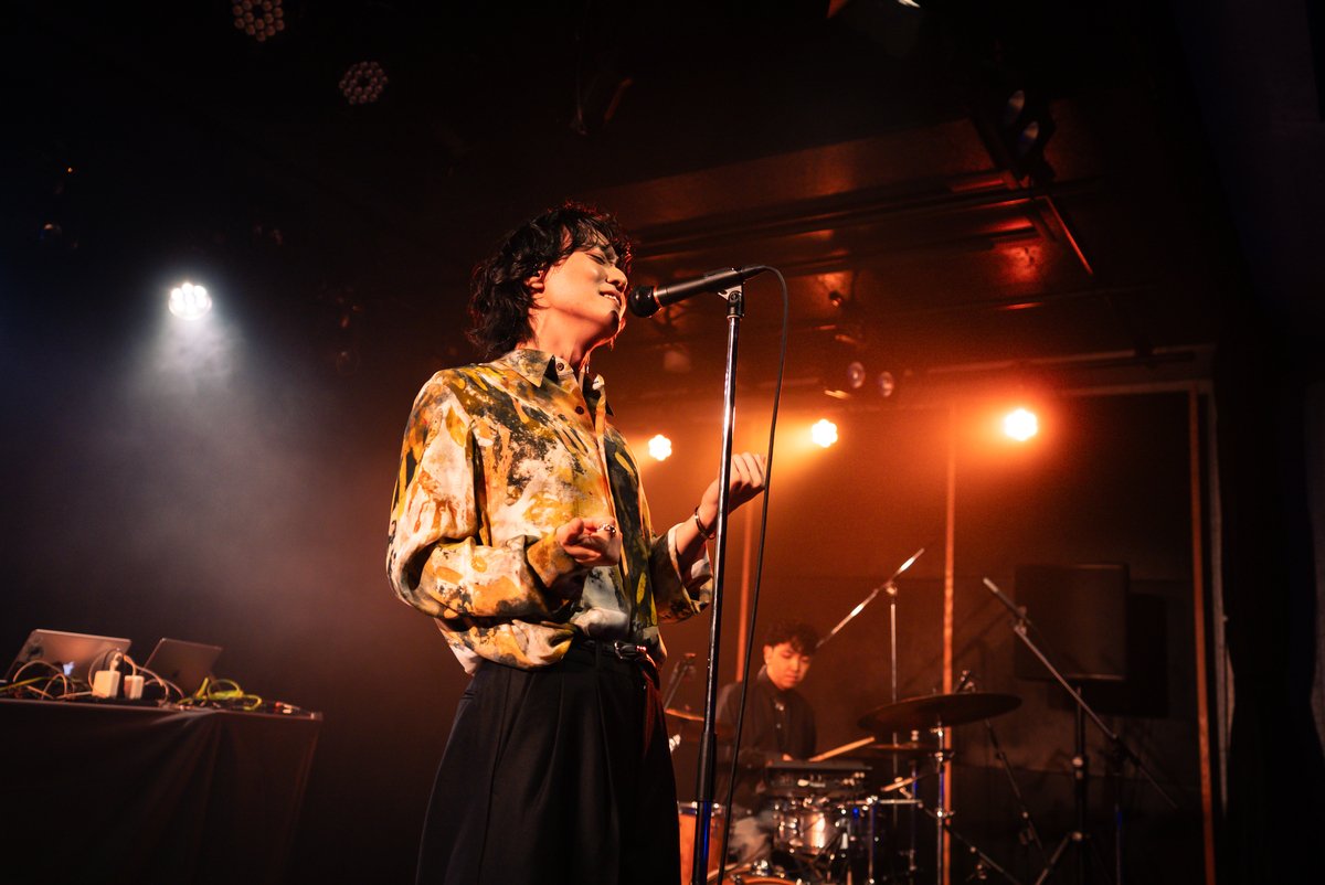 realsoundjp's tweet photo. ◤◢◤ 日野健太 ライブレポート🎧 ◢◤◢
📎 https://t.co/3kTFxR58Dr
音楽への圧倒的な愛ーー
ソウルフルな歌でハッピーな高揚をもたらしたワンマン公演『New Day, New We』
📸写真ギャラリーはこちら:https://t.co/skVDziyqIy
#日野健太 #NewDayNewMe
https://t.co/foudZNp5tU https://t.co/kcYeE3Aze0