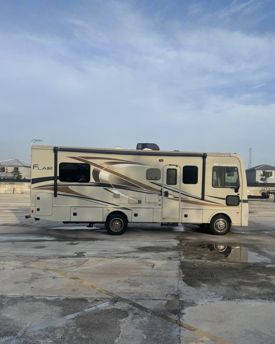 RVUniverse's tweet photo. New roads. New memories. New RV. 😎
It's Auction Day, go get yourself a new RV today! 👉 https://t.co/qBN79WVXjC
#NewRoads #NewMemories #NewRV #AuctionDay #RVLife #RVAuction #TravelAdventure #RoadTrip #ExploreMore #RVLiving https://t.co/gchlSTZTLw