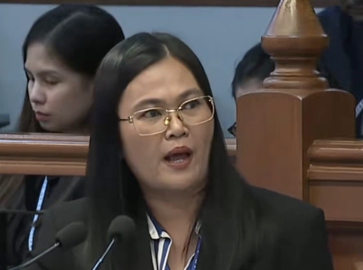 Newb00000's tweet photo. @jesusfalcis GASLIGHTER yung Counsel👇 Pinagtanggol ang DUMB lawyer nya. Eto, watch the exchange, crystal clear... Atty. Lorna: “Misleading questions are not allowed” Kristine: “They ARE allowed”  BOBO! https://t.co/XMq39OYQYf https://t.co/ytYeLMEaQb