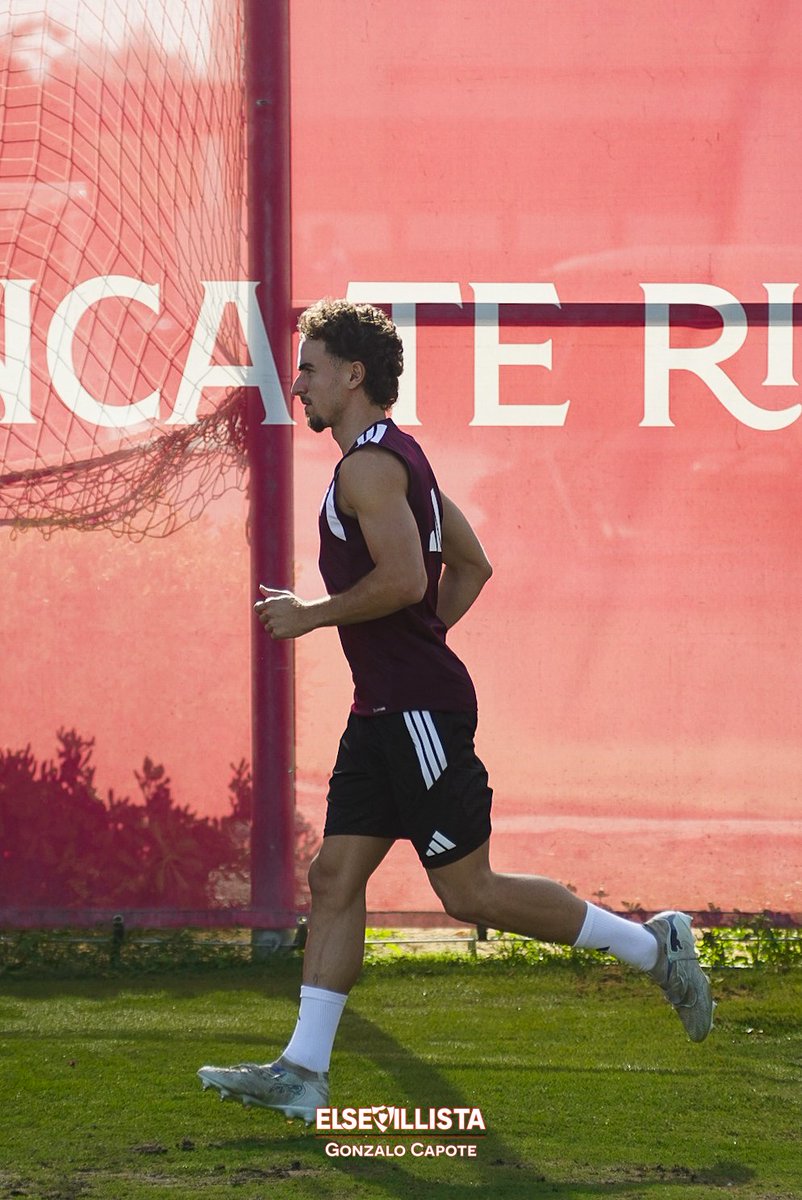 elsevillistaes's tweet photo. 📰 Pedrosa con muchísimas opciones de recalar en Vallecas

⚪🔴 El catalán no cuenta para Luis García Plaza

#️⃣ #TDSDeporte #SevillaFC

✍🏼 Redacción
📷 Gonzalo Capote 

🔗 https://t.co/vaXsLBlSWX https://t.co/5c257F5Kol