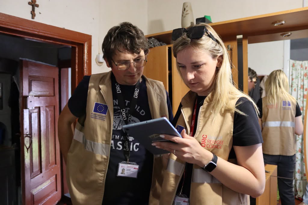 eu_echo's tweet photo. Preparing homes for winter starts long before the cold arrives. ��❄️

In the Sumy region🇺🇦, the 🇪🇺 and @DRCinUA are helping displaced families make their homes warmer through roof repairs and attic insulation, giving them a safer, more comfortable place to live during the winter. https://t.co/Ttxi1KNtna