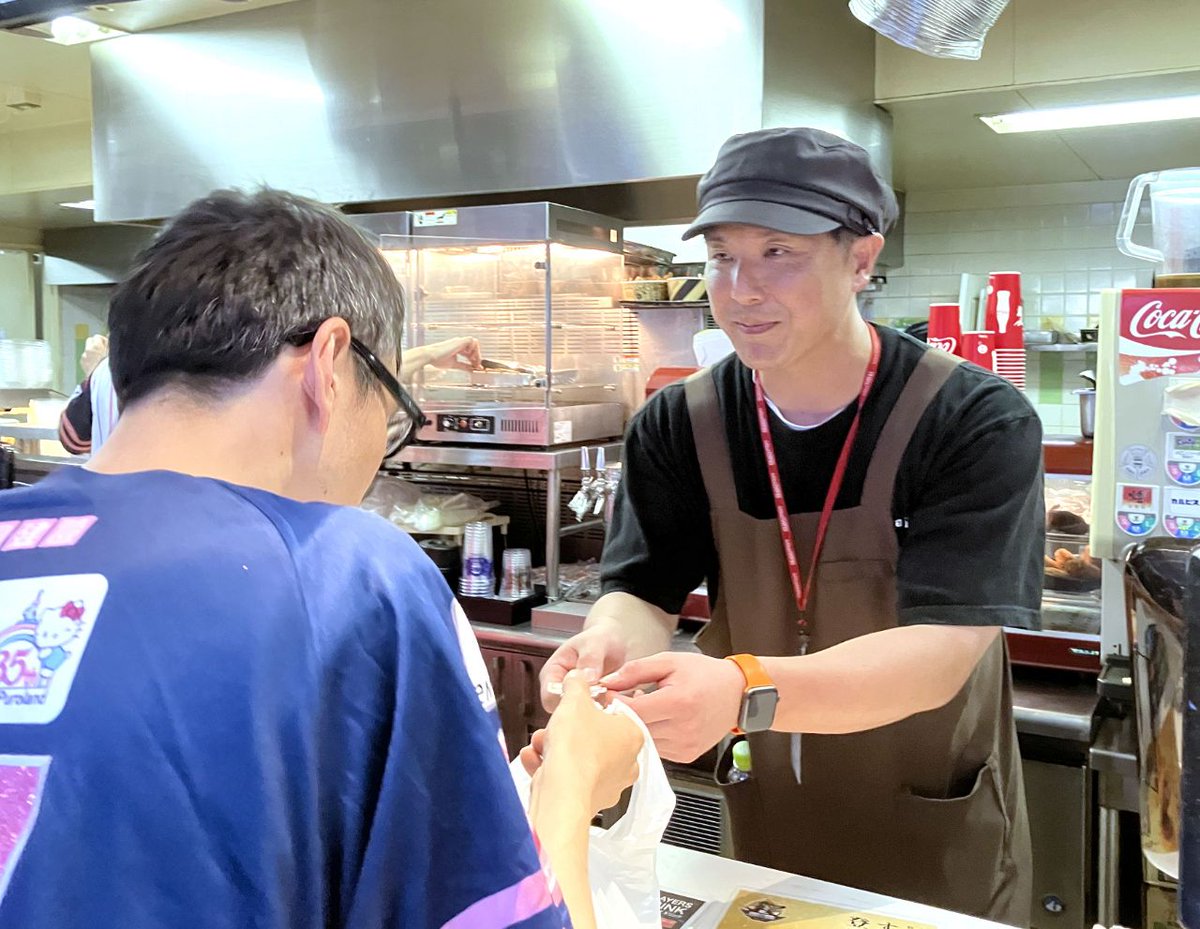 ドラ1から精肉店経営へ ソフトバンクOBの江川智晃さんがドーム見参