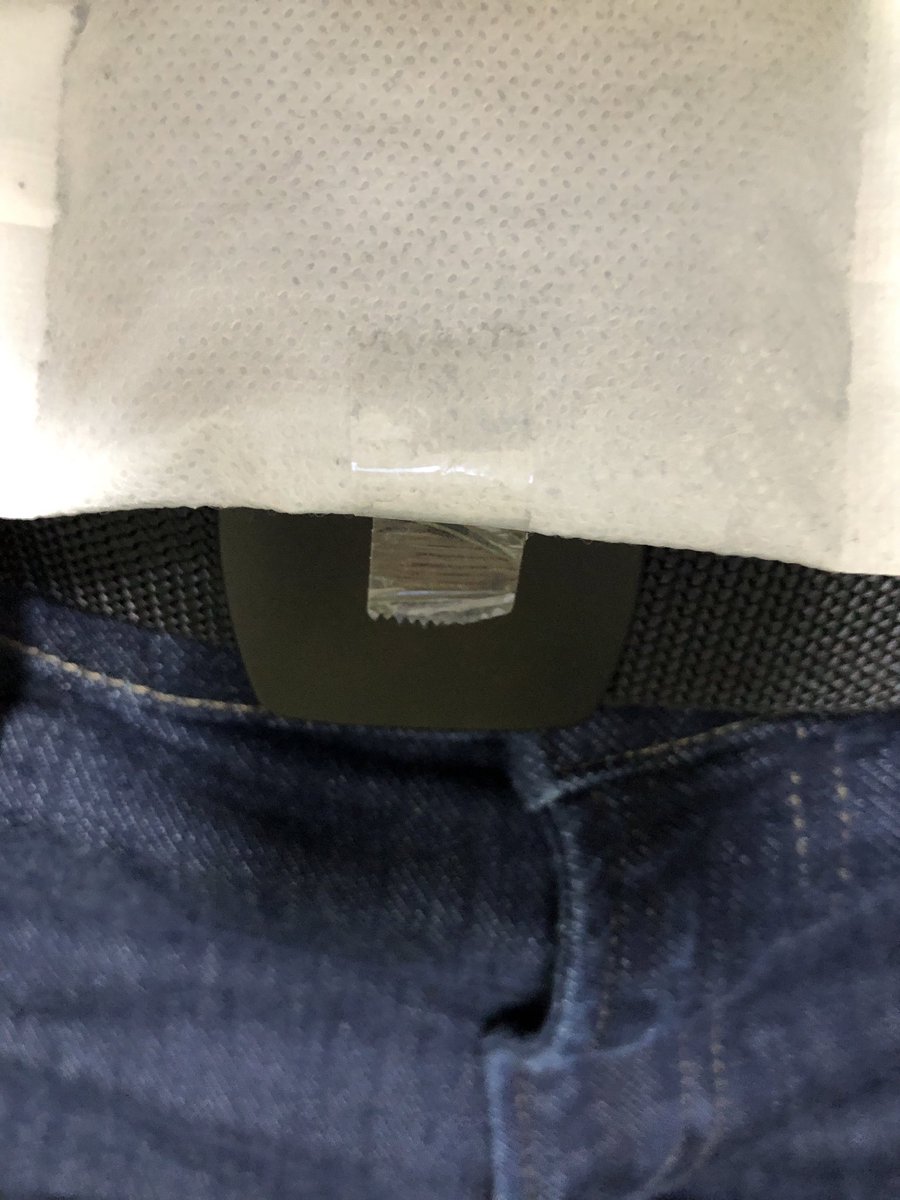 3rezobasha's tweet photo. 人生初の8月にカイロデビュー✨
クーラーなんてきいてないのに、仕事中寒くてダメ元で聞いたら職場でカイロいただけた！ただ貼るカイロではないから、セロハンテープでベルトに固定笑
超極暖ヒートテック、サマリーポケットに預けなくてよかったわ https://t.co/w51ytKptGk