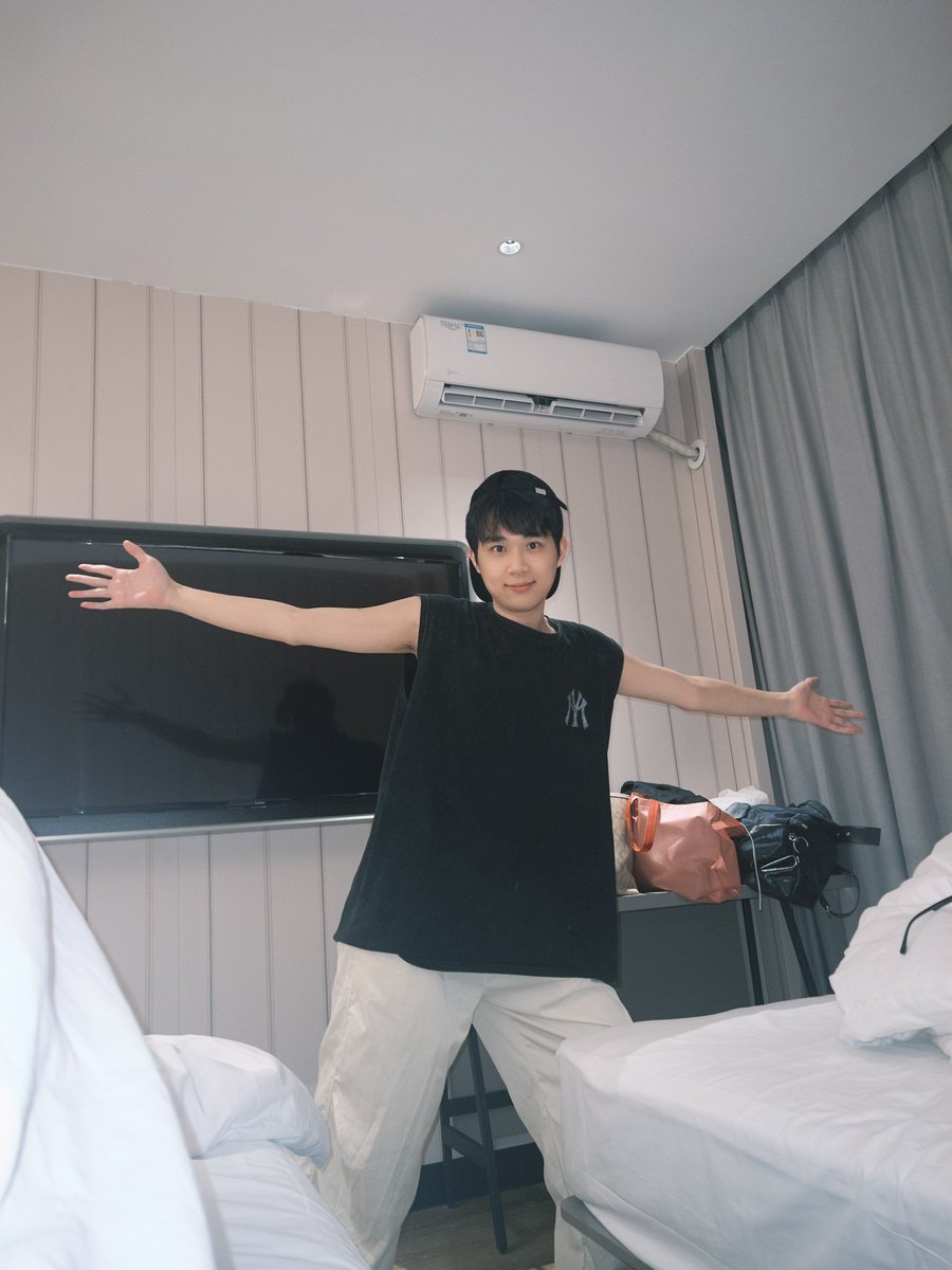 Leoaovw's tweet photo. #男大 #海南 假装是大学生 https://t.co/7YpLFbvy6h