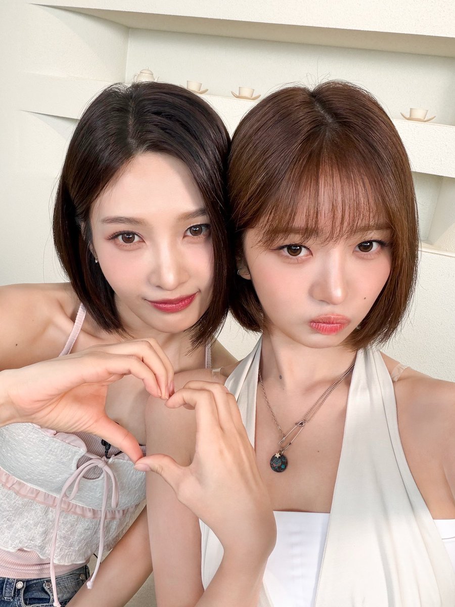 re_i_oeo's tweet photo. 260812 쉽도 인스타 #레이 #REI

최애 조이 언니와 함께♡°˚ https://t.co/7fiaY0eDGy