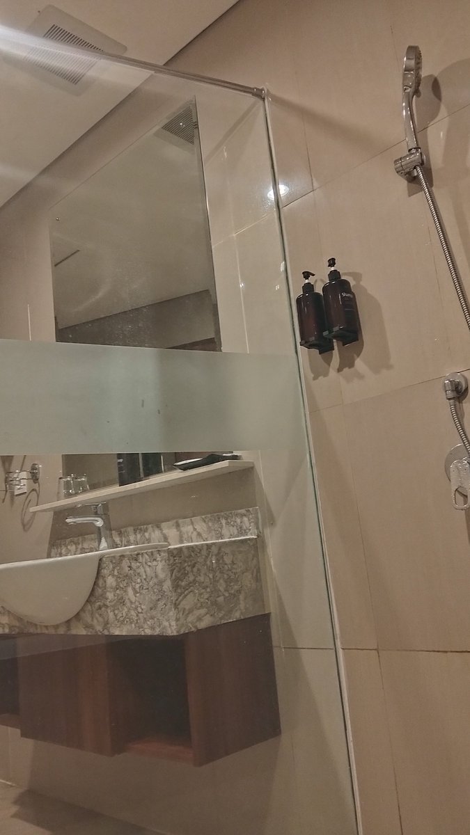 ViaSyahara's tweet photo. 🛀 https://t.co/sUfacpywCA