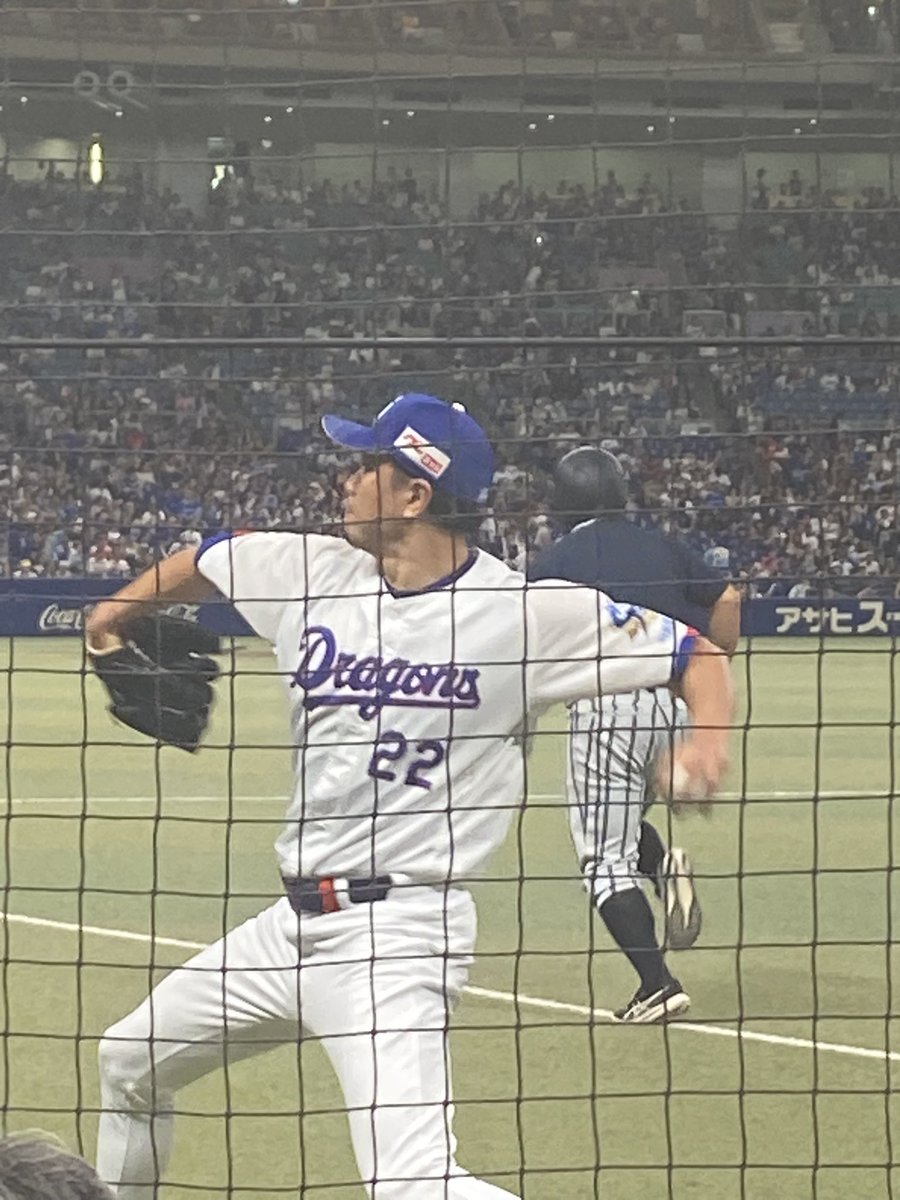 zenshow's tweet photo. 今シーズン最後の現地観戦は初のアリーナシート
投球練習後、少年にボールをプレゼントする大野投手のファンサに好感
スーパーマリオコラボもあって楽しいシーンも色々でした
#ドラゴンズ https://t.co/jdwFsGo2eJ