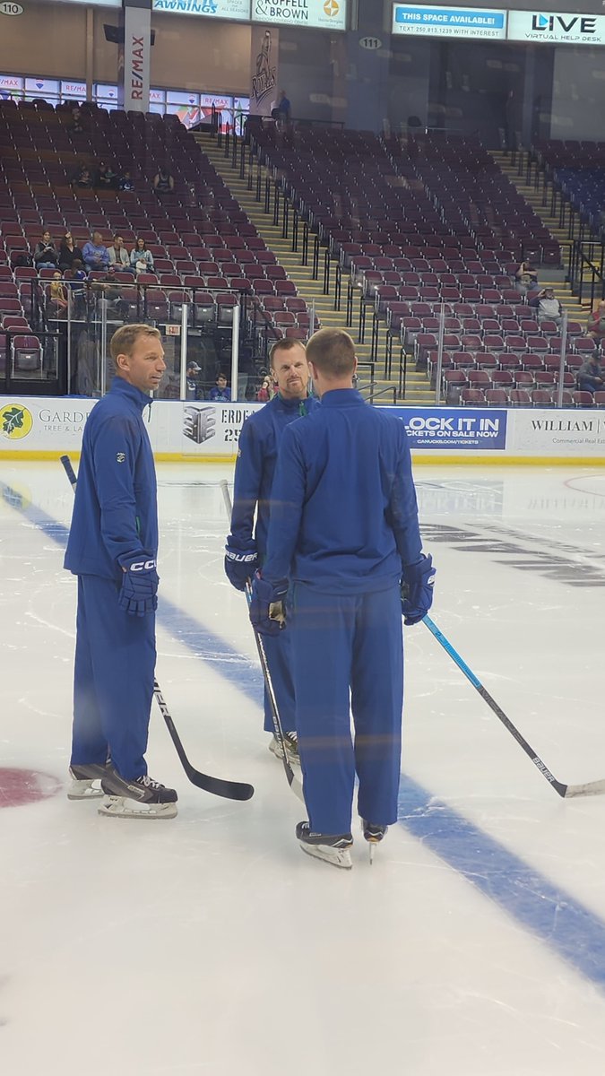 hronekxpetey's tweet photo. Throwback to 3 years ago, when I spent $7 and got to spend four hours watching two players I idolized growing up- players I never thought I’d get the chance to see again. 🥹😭💙💚

Still one of the coolest hockey memories I’ll ever have. 🥹

#Canucks https://t.co/x5XI3aWPkR