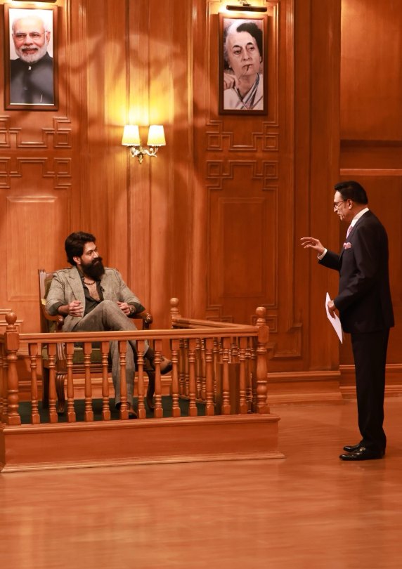 KarthikYash02's tweet photo. first Kannadiga to feature in #AapKiAdalat
 Brand Ambassador of Karnataka ❤️‍🔥

@TheNameIsYash #ToxicTheMovie https://t.co/6prDPRL5uB
