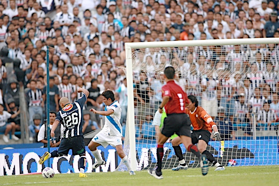 SancadillaNorte's tweet photo. Un día como hoy, pero del 2007, Humberto Suazo anotaba su primer gol con los Rayados, el resto es historia...

#LosArchivosDeSanca https://t.co/SNO20XRguk