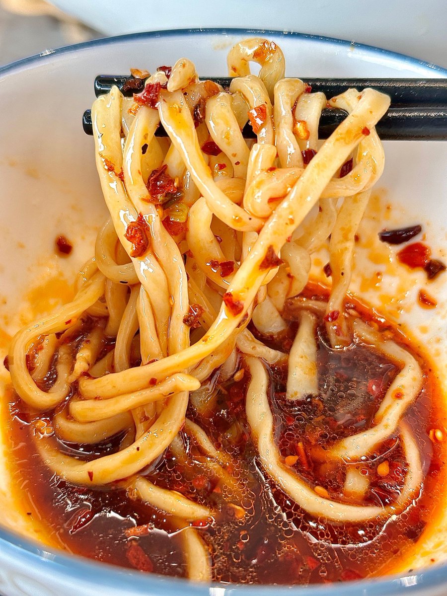 Jacksonkezzy2's tweet photo. Craving something out of the ordinary  This hand-pulled ramen with tangy kimchi u0026 slow-braised chashu pork hits different—authentic Tokyo street vibes in every slurp. Who’s joining me for a bite https://t.co/cevq47ejN1