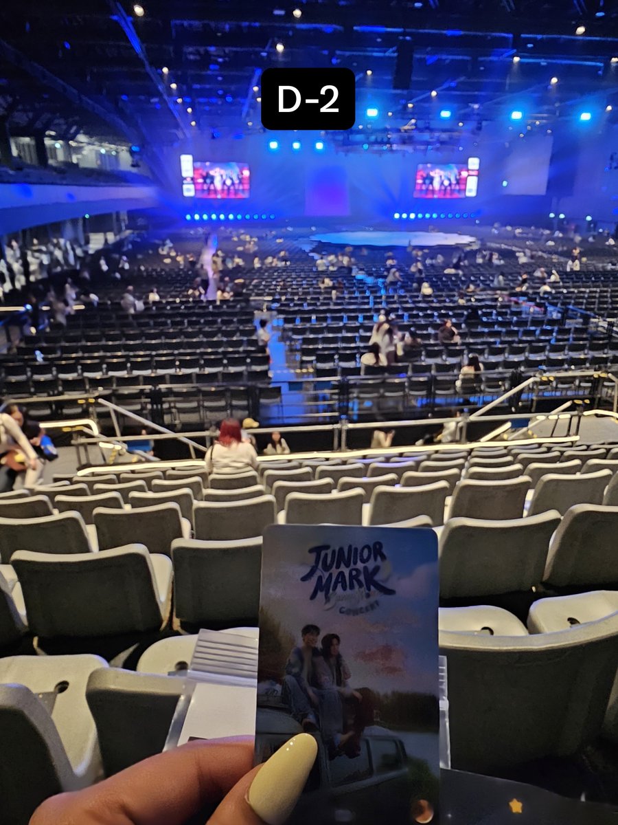 BewdiJM's tweet photo. รีวิวที่นั่งในไบเทคฮะะ 
D1 นั่ง D2 แถวเกือบรองสุดท้าย  ส่วนตัวมองแล้วก็ไกลนิดหน่อยมองแล้วติดหัวคนข้างหน้า
D2 นั่ง E1 แถวรองสุดท้ายของบัตร2000 ส่วนตัวชอบดอยมาก  เห็นภาพมุมกว้าง ดีสุดๆ 
D3 นั่ง C3 แถวแรก อันนี้ที่นั่งที่ไฝ่ฝันเลยใกล้มาก อยู่ตรงกลาง สเตจรองจึ้ง https://t.co/AcBKwlWEO4