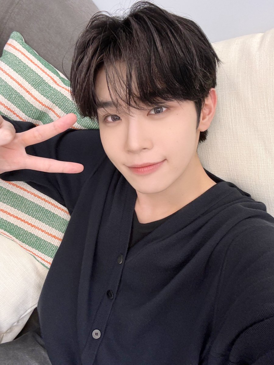 ZB1_official's tweet photo. 260812
<수석연구회> EP.3

#ZEROBASEONE #ZB1 #제로베이스원
#KIMTAERAE #김태래 https://t.co/BfaD1xzR4y
