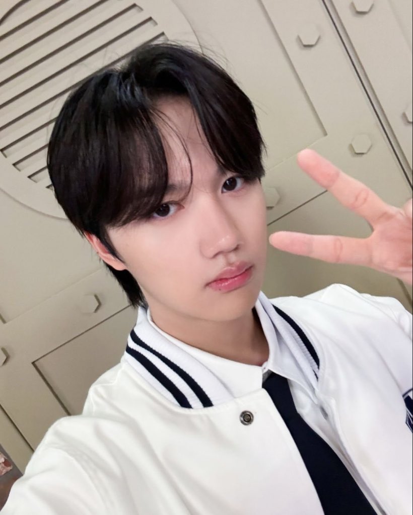 p1ng22's tweet photo. 연준이 진짜 사진 못 찍기로 유명한데
언제 저러케 늘었어……… 조금 기특함.. https://t.co/ymL1GH0F2W