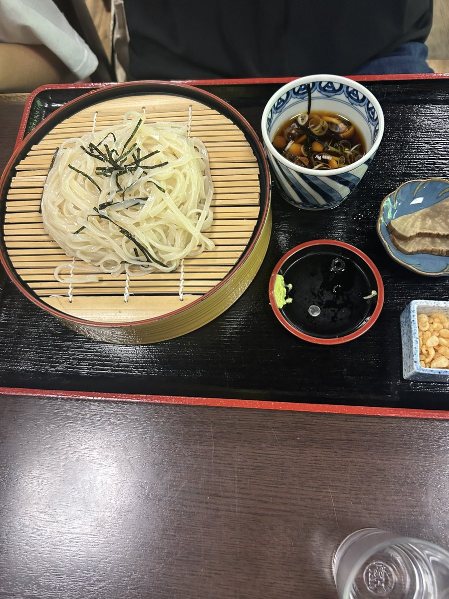 alaiguma58's tweet photo. 秋田角館なう❣️
3時間かけて🍯🐝ハチミツ買いに来た🚗³₃きりたんぽと稲庭うどん(ﾟдﾟ)ｳﾏｰ https://t.co/5K0BAC3R1b