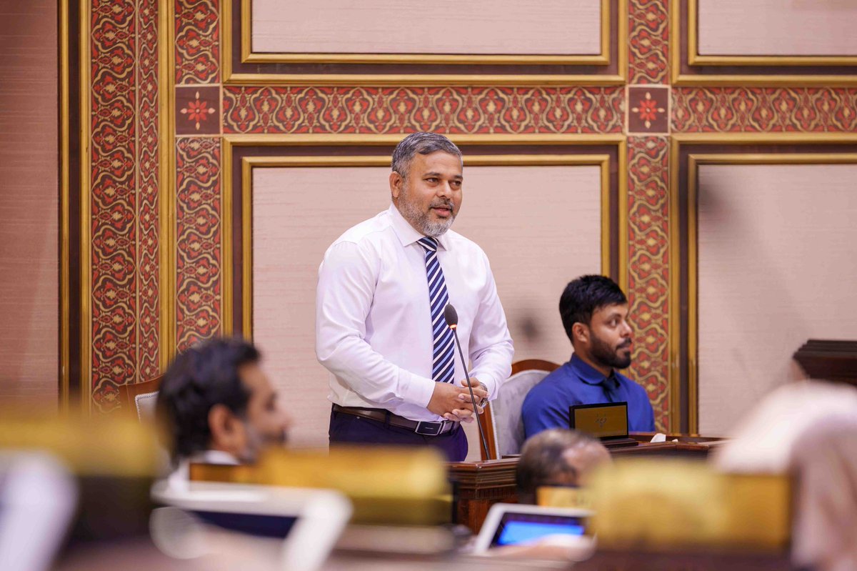 MFAORmv's tweet photo. ނ.ޅޮހީ އައިސްޕްލާންޓް އޮޕަރޭޝަނަށް ގެނެއުމާއި ނ.ވެލިދޫ ބޭރުގައި ސްޕޯޓްސް ކަނދުފަތި ޤާއިމްކުރުމާއި ގުޅޭގޮތުން، ވެލިދޫ ދާއިރާގެ އިއްޒަތްތެރި މެމްބަރު މުޙައްމަދު ޢައްބާސް ކުރެއްވި ސުވާލަށް މަޖިލީހުގައި ވަޒީރު އަޙްމަދު ޝިޔާމް ޖަވާބު ދެއްވުން. https://t.co/aLjvG4Qqqd