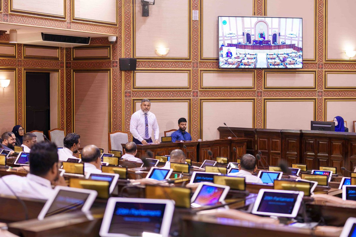 MFAORmv's tweet photo. ނ.ޅޮހީ އައިސްޕްލާންޓް އޮޕަރޭޝަނަށް ގެނެއުމާއި ނ.ވެލިދޫ ބޭރުގައި ސްޕޯޓްސް ކަނދުފަތި ޤާއިމްކުރުމާއި ގުޅޭގޮތުން، ވެލިދޫ ދާއިރާގެ އިއްޒަތްތެރި މެމްބަރު މުޙައްމަދު ޢައްބާސް ކުރެއްވި ސުވާލަށް މަޖިލީހުގައި ވަޒީރު އަޙްމަދު ޝިޔާމް ޖަވާބު ދެއްވުން. https://t.co/aLjvG4Qqqd