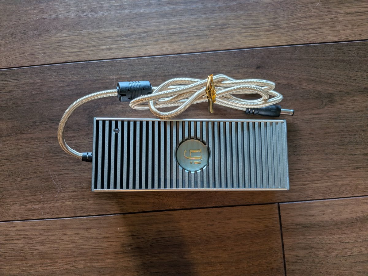 mikenekosou's tweet photo. PC用に使ってますが、AIに聞いたらルーターに使うといいと言うので、ちょうど中古が出てたから買い足しました。 https://t.co/1NrVv8NkET