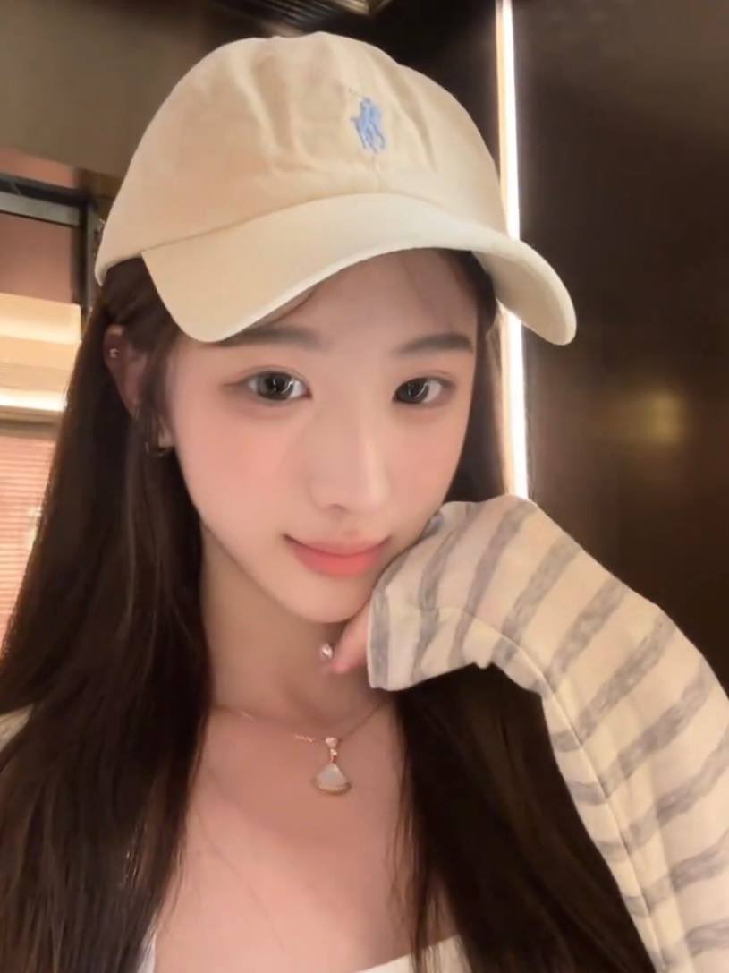 BuseBulutbc0t's tweet photo. 新人刚玩X

有人要锐评在校女大19岁的福吗

有看的吗  我要删了…… https://t.co/zu13DGwg8F