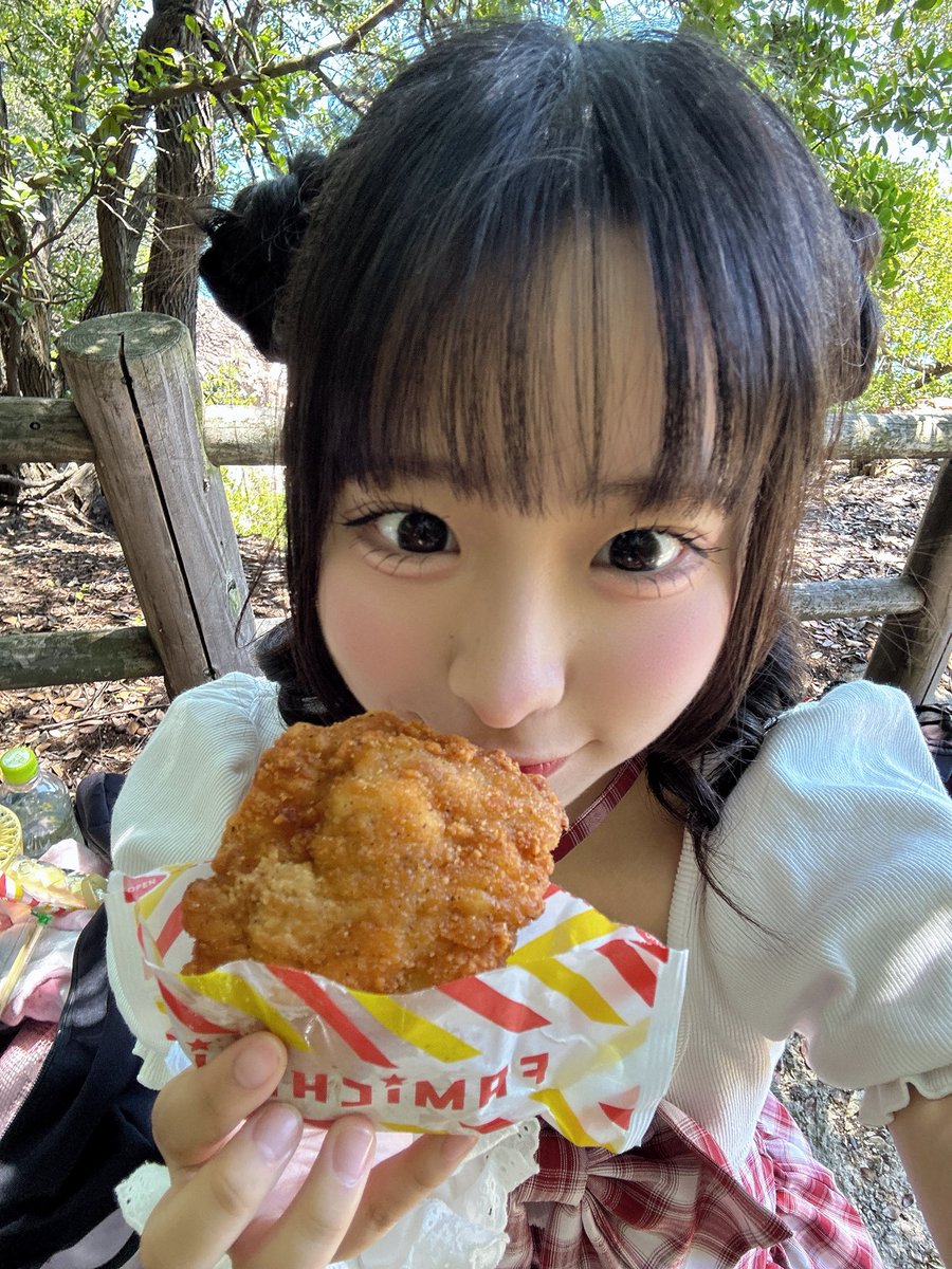 M_F_0730's tweet photo. 今日ポストしてない😭😭

これからバイト行ってくるね.ᐟ.ᐟ.ᐟ.ᐟ
お盆お休みのみんなはゆーっくり身体を休めるんだよ！！！
昨日増量ファミチキ食べれた😋🍗⸒⸒ https://t.co/D7Y3leBWsJ