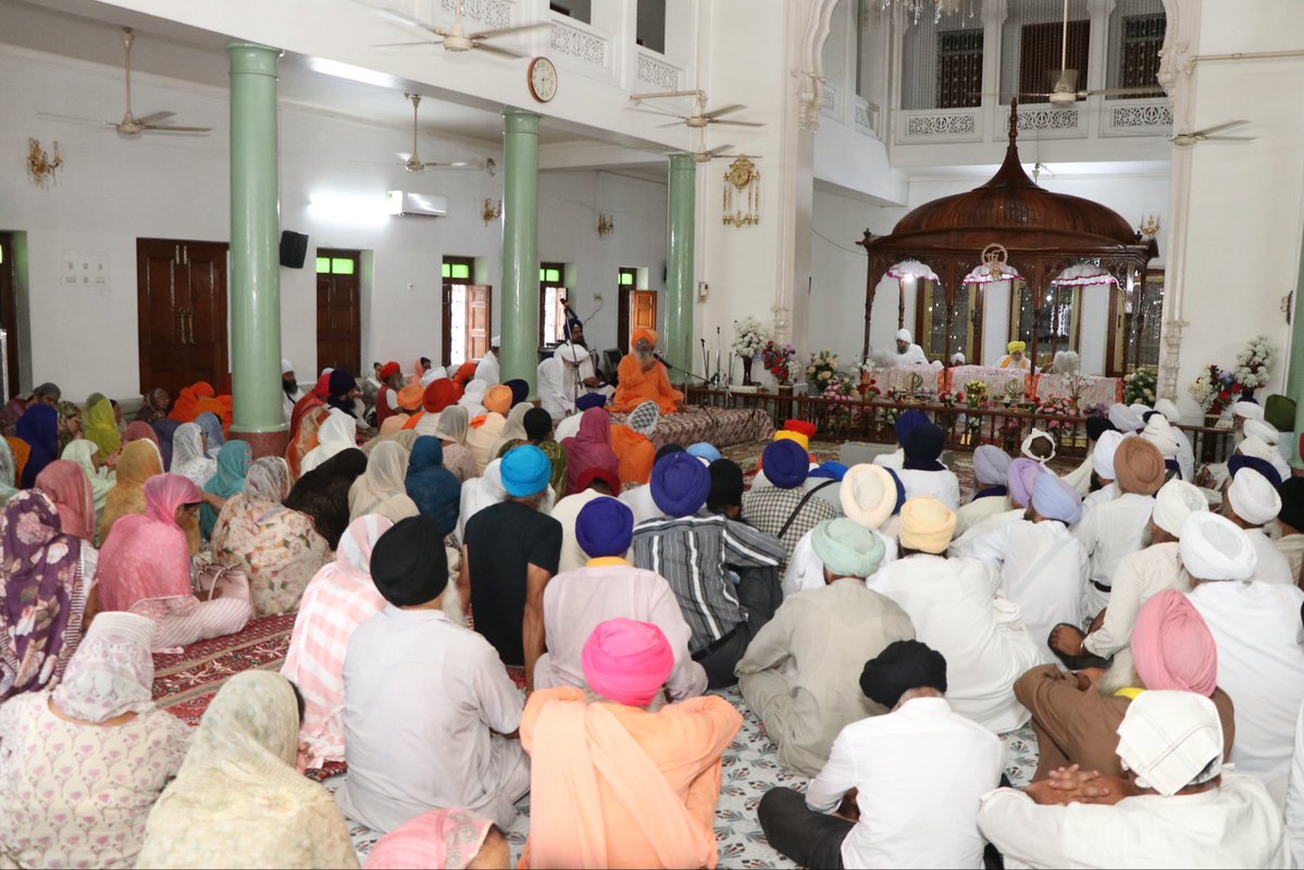HarjotKaur44's tweet photo. ਬੰਗਾ ਹਲਕੇ ਦੇ ਪਿੰਡ ਕਜਲਾ ਵਿਖੇ ਨਿਰਮਲ ਕੁਟੀਆ ਦੇ ਮੁੱਖ ਸੇਵਾਦਾਰ ਸੰਤ ਬਾਬਾ ਭਾਗ ਸਿੰਘ ਜੀ ਦੀ ਦੇਖ-ਰੇਖ ਹੇਠ ਸੰਤ ਬਾਬਾ ਰਣ ਸਿੰਘ ਜੀ ਦੀ 104ਵੀਂ ਸਲਾਨਾ ਵਰਸੀ ਨੂੰ ਸਮਰਪਿਤ ਮਹਾਨ ਸੰਤ ਸਮਾਗਮ ਬੜੀ ਸ਼ਰਧਾ ਅਤੇ ਚੜ੍ਹਦੀ ਕਲਾ ਨਾਲ ਕਰਵਾਇਆ ਗਿਆ। ਸਮਾਗਮ ਦੌਰਾਨ ਹਾਜ਼ਰੀ ਭਰ ਕੇ ਸੰਤਾਂ ਦਾ ਆਸ਼ੀਰਵਾਦ ਪ੍ਰਾਪਤ ਕੀਤਾ। https://t.co/QC0EW3ycy2