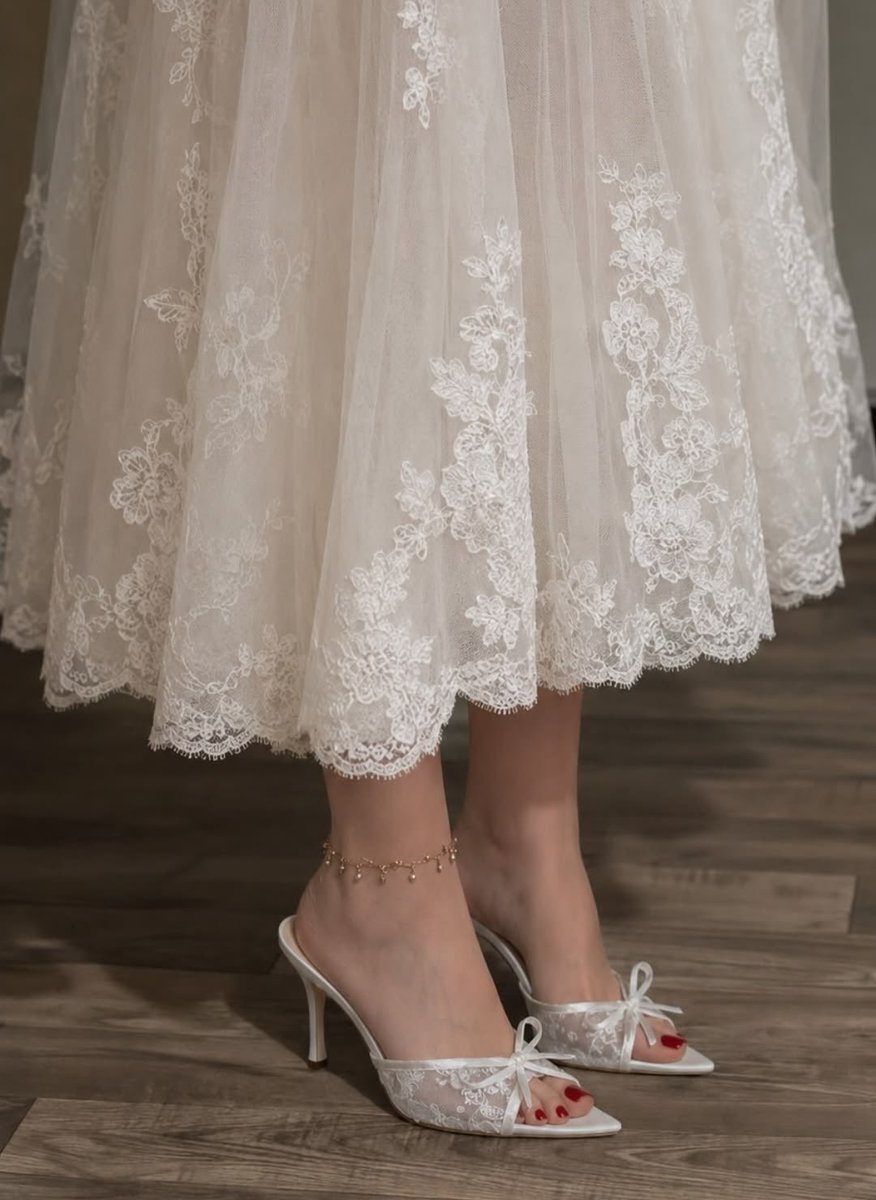 _littlethicket's tweet photo. heels that match my vibes https://t.co/jopJ0HwRAX
