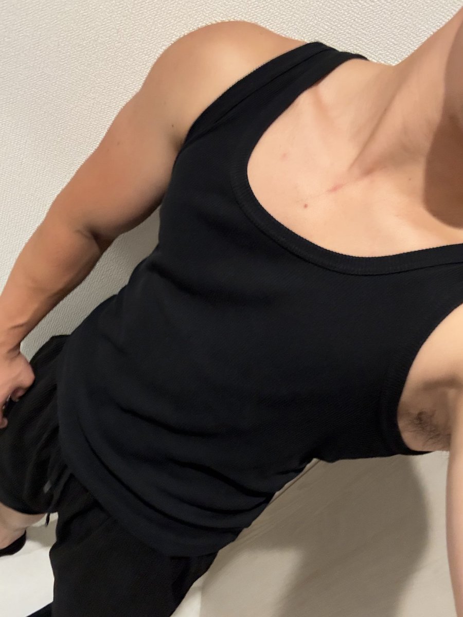 OniPressTre's tweet photo. 今日の筋トレ終わり
明日は気合い入れて川沿い走るかな https://t.co/KbOjZEPMEa