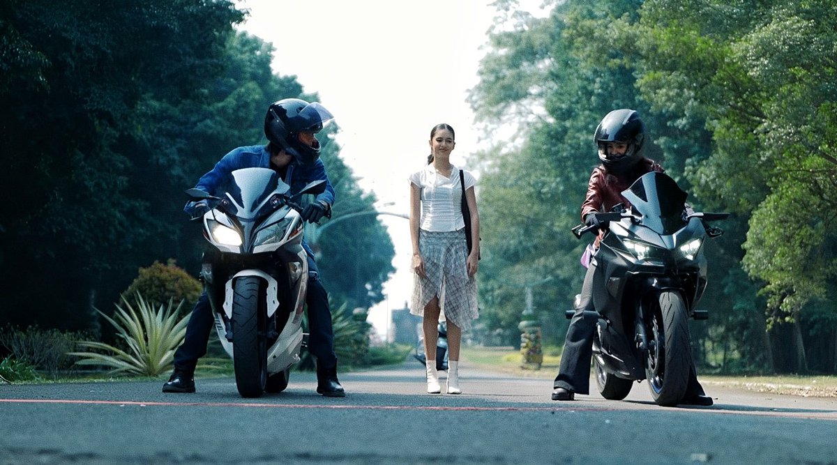 bvttercrisp's tweet photo. cowok mantep balapan sama cewek mantep, broom broom. 🏍 https://t.co/O27V9VREKj